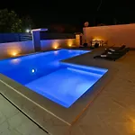 Family Friendly House With A Swimming Pool - 15909 * Σπλιτ