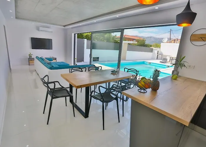 Family Friendly House With A Swimming Pool - 15909 스플리트