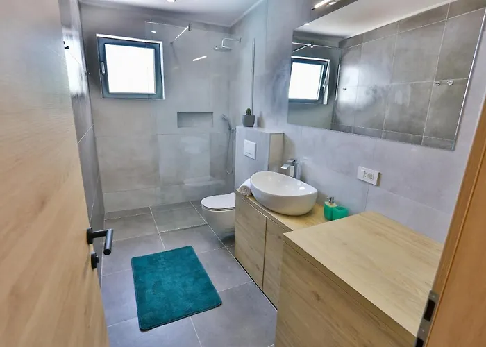 Family Friendly House With A Swimming Pool - 15909 펜션 *