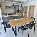 Family Friendly House With A Swimming Pool - 15909 Nyaraló