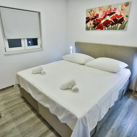 Holiday home Family Friendly House With A Swimming Pool - 15909