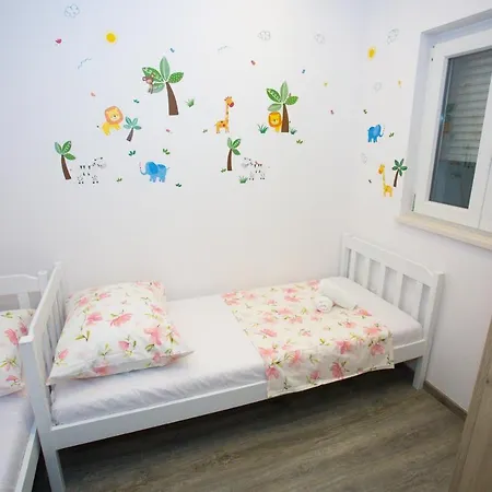 Nyaraló Family Friendly House With A Swimming Pool - 15909 Split