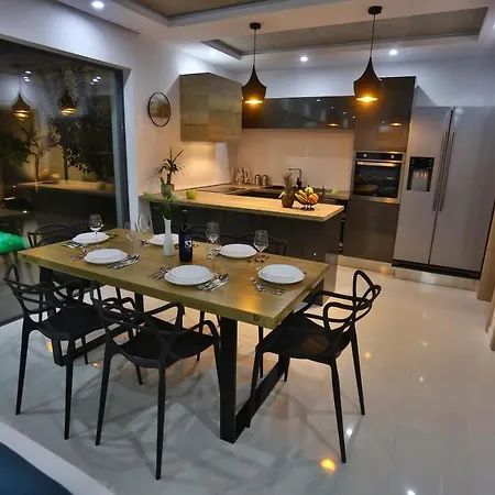 Family Friendly House With A Swimming Pool - 15909 Split