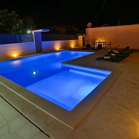 Family Friendly House With A Swimming Pool - 15909 * سبليت