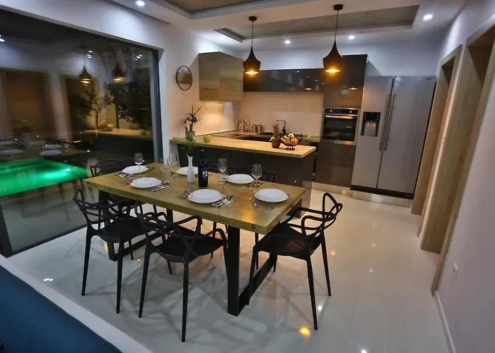 Family Friendly House With A Swimming Pool - 15909 ספליט